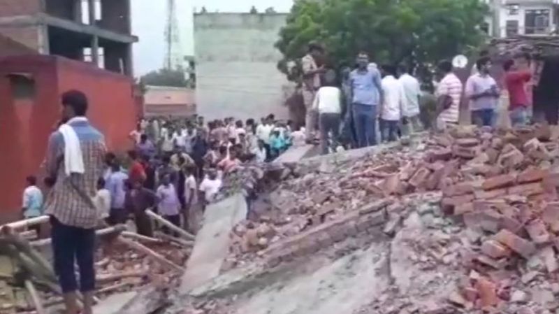 Building collapses in Ghaziabad