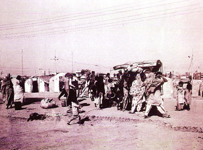 ਕਤਲੇਆਮ ਦੌਰਾਨ ਬਚਿਆ ਹੋਇਆ ਸਮਾਨ ਲੈ ਕੇ ਭਜਦੇ ਹੋਏ ਸਿੱਖ ਪ੍ਰਵਾਰ।