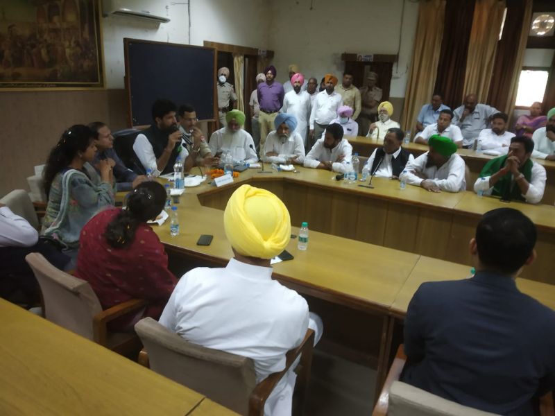 Amarinder Singh Raja Warring in Review Meeting