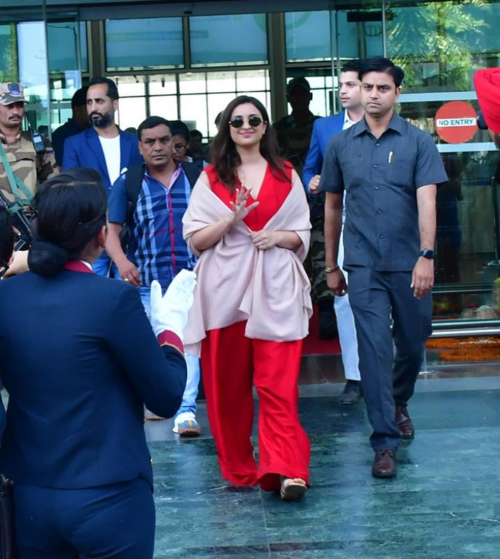 Parineeti Chopra-Raghav Chadha arrive at hotel in Udaipur for wedding