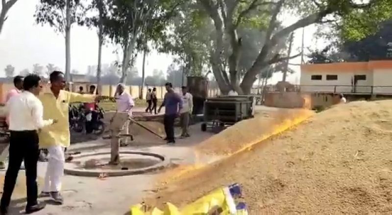 Farmers set fire to paddy