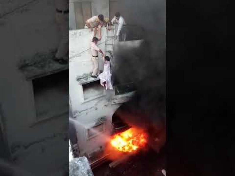 Police staff Saved the life of lady