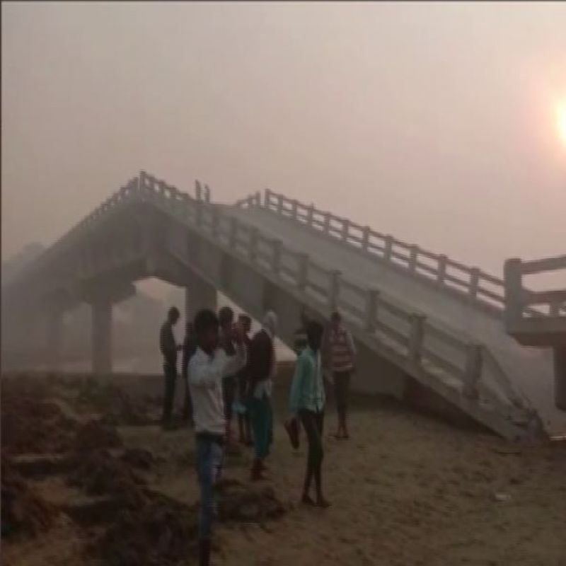 A bridge on the river Ramganga in UP suddenly collapsed