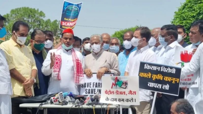 'Murder of Democracy': Rahul Gandhi, Opposition Leaders March to Vijay Chowk