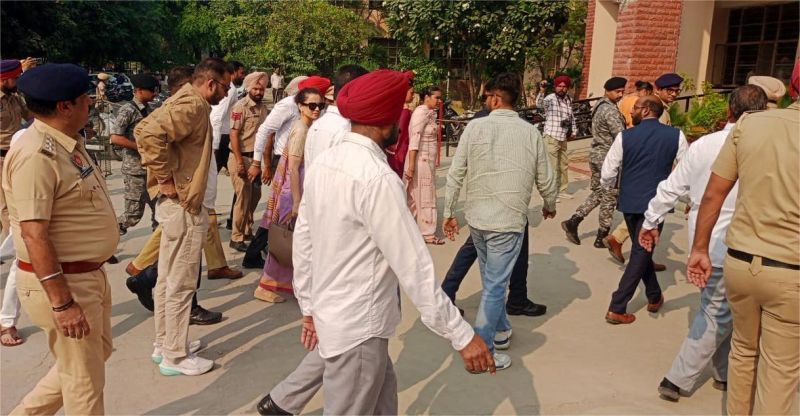 ਬਠਿੰਡਾ ਅਦਾਲਤ 'ਚ ਪੇਸ਼ੀ ਲਈ ਜਾਂਦੇ ਹੋਏ ਕੰਗਨਾ ਰਣੌਤ