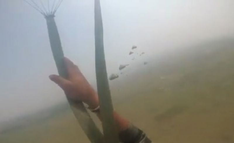 600 military paratroopers fly in the sky, video goes viral