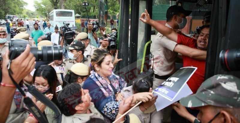 IYC protest outside house of Union Minister ardeep singh Puri in Delhi