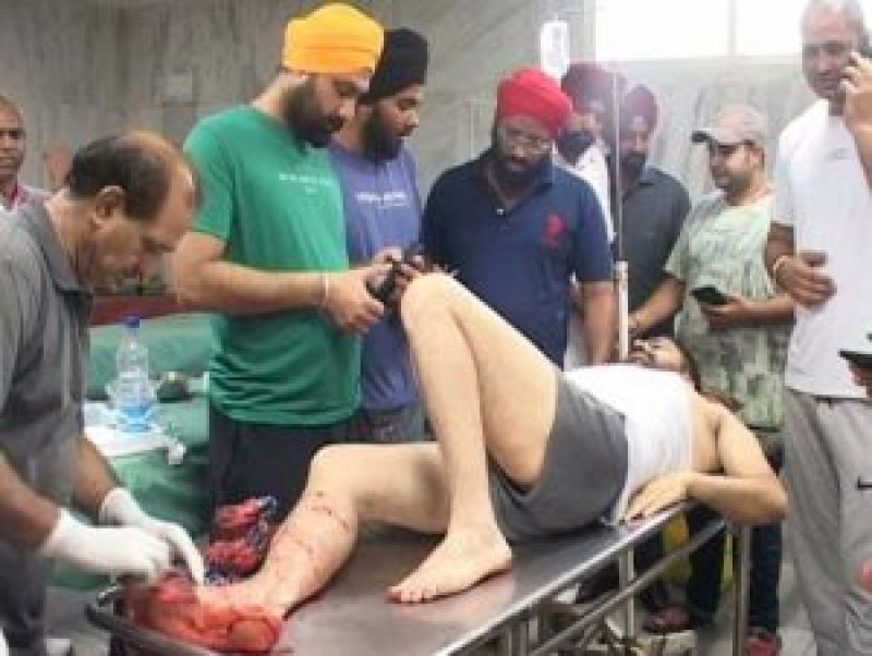 Congress leader shot by strangers