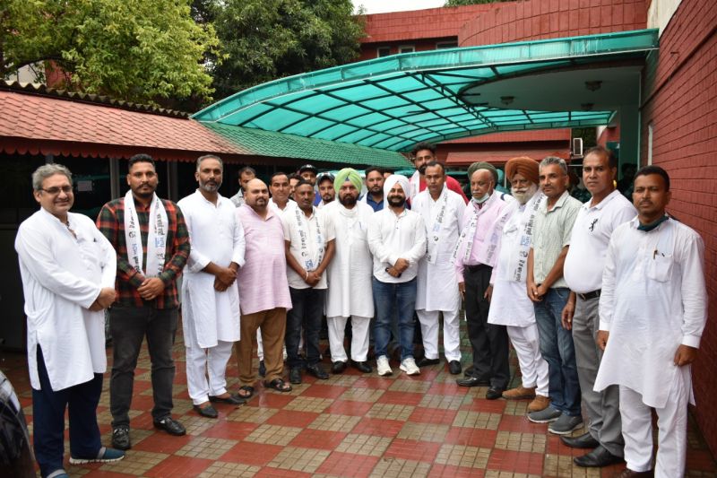 Jolt to Congress in Doaba, former council president joins AAP along with fellow councilors