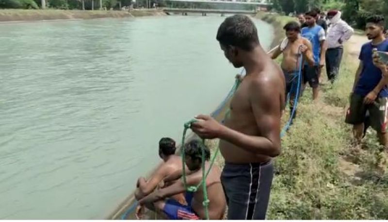 Car fell into Bhakra canal