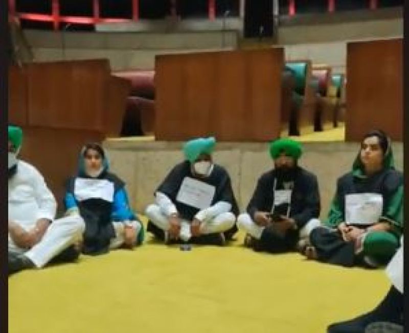 App protest inside vidhan sabha 