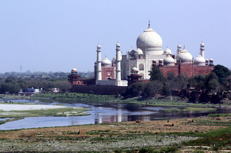 Taj Mahal surrounded by many dangers
