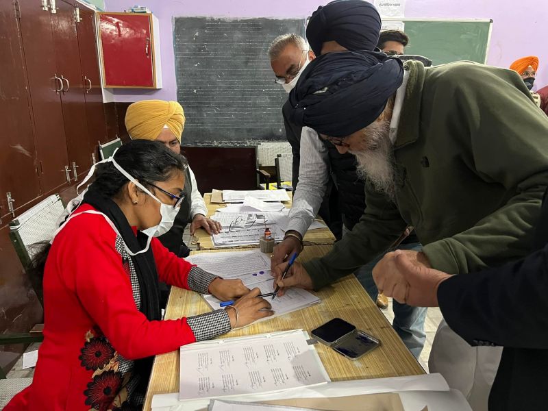 Former CM Parkash Singh Badal cast his vote 
