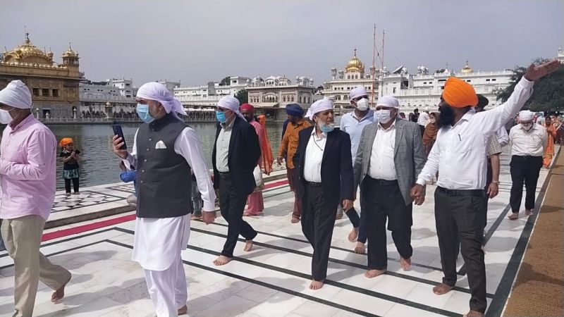 A 7-member delegation of Pakistan Water Resources Commission paid obeisance at Darbar Sahib