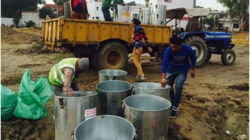 Employees Engaged in Garbage Disposal of 550th Prakash Events