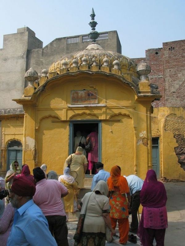 Pakistan seals Gurdwara Shaheed Bhai Taru Singh amid land dispute