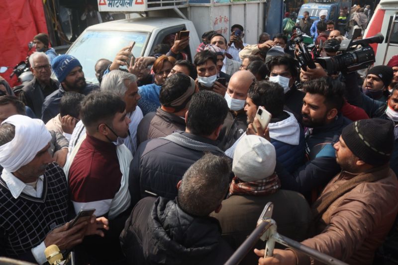 Manish Sisodia meets Rakesh Tikait 