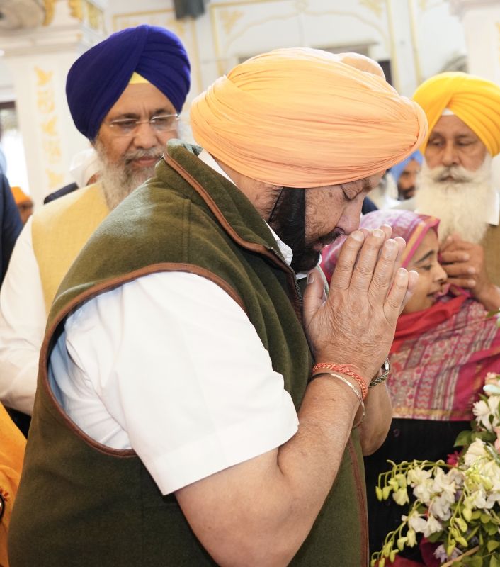 aptain Amarinder Singh paying obeisance at Gurdwara Sri Ber Sahib in Sultanpur Lodhi