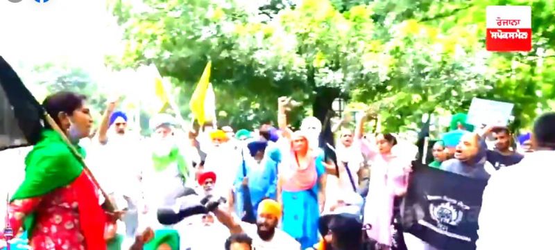 Police seal off press club in Chandigarh