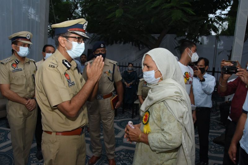 DGP Dinkar Gupta unveils Martyrs’ Memorial in Barnala