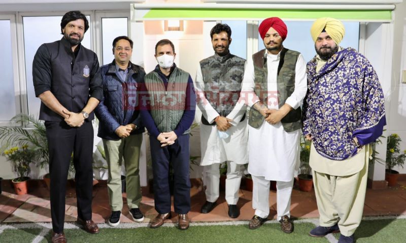 sidhu moosewala with congress leaders 