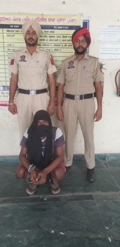 6 arrests including over 8 lakh drug money and narcotics