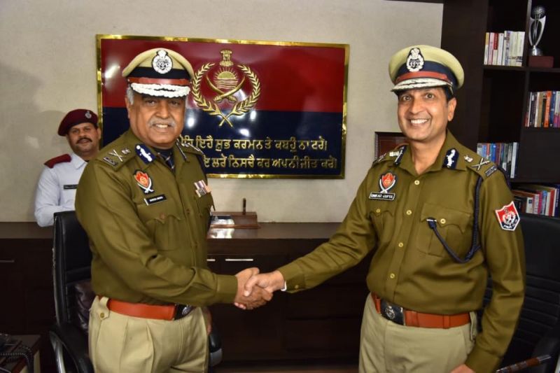Sh. Suresh Arora, IPS, DGP Punjab, today handed over the charge to the newly appointed DGP of the state, Sh. Dinkar Gupta, IPS.