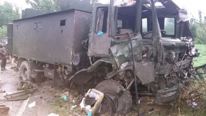 Army convoy targetted by IED blast in Pulwama, 9 jawans injured