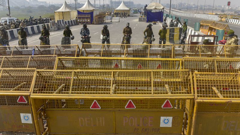 delhi borders sealed