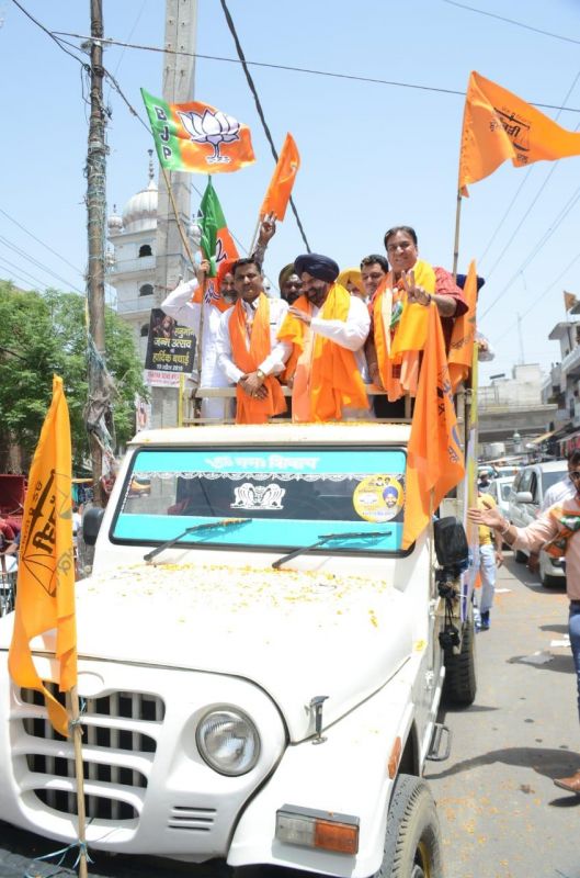 Maheshinder Grewal, Road Show