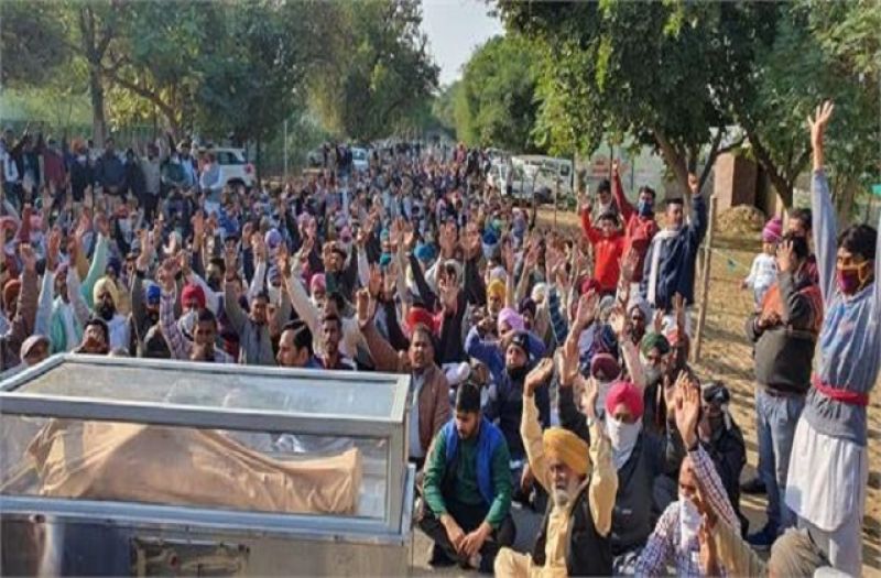 Protest by dera lovers