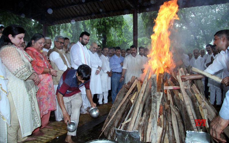 Babul Supriyo Among 11 Whose Phones Stolen At Arun Jaitley's Funeral