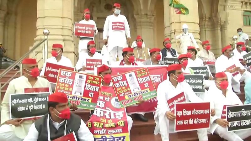 UP Assembly session: Samajwadi Party holds protest against BJP government