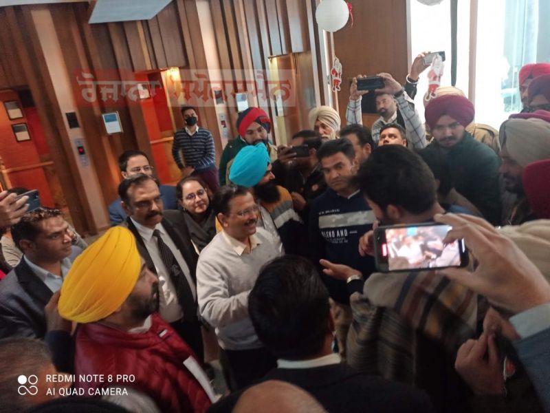  Raja Waring meets Kejriwal