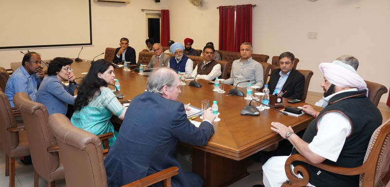 Captain Amarinder Singh meeting with a World Bank delegation