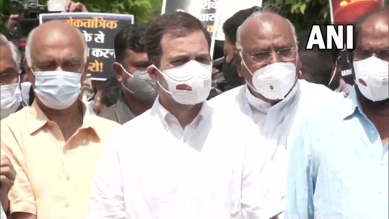 'Murder of Democracy': Rahul Gandhi, Opposition Leaders March to Vijay Chowk