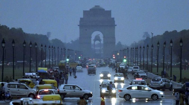 rain shower in delhi temperature dips