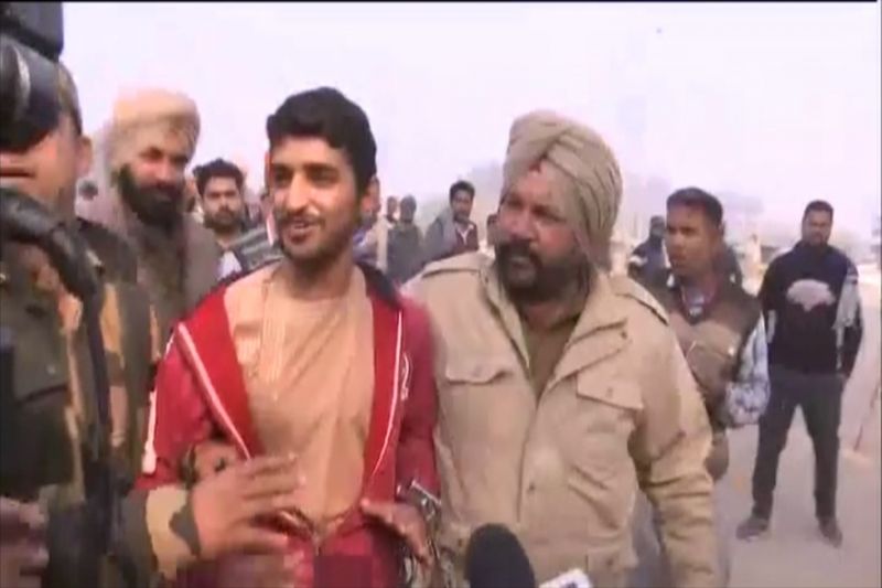 Pakistani crossed border for Shah Rukh released