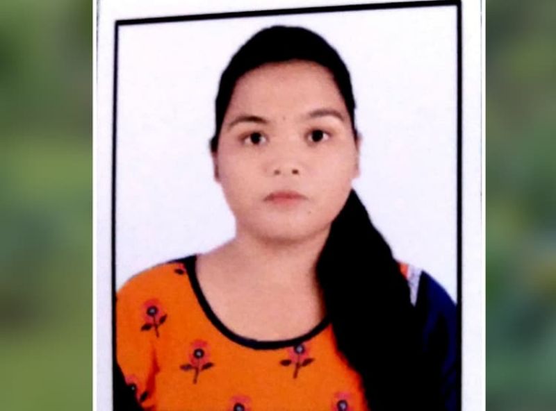 Mother passed 12th examination with twins daughters 