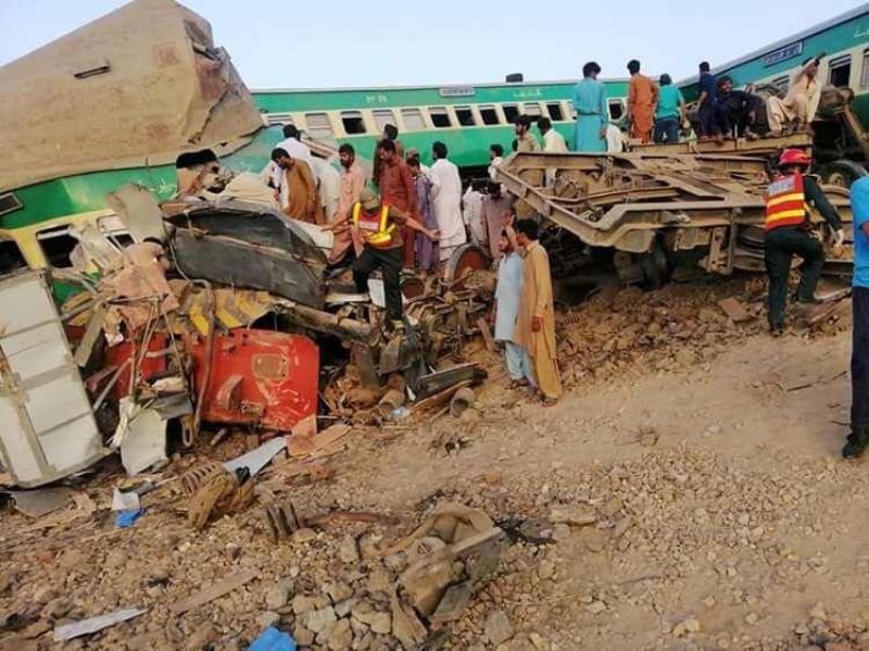 14 killed, 79 injured after trains collide in Pakistan