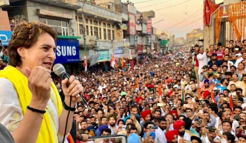 Priyanka Gandhi during road show at Pathankot