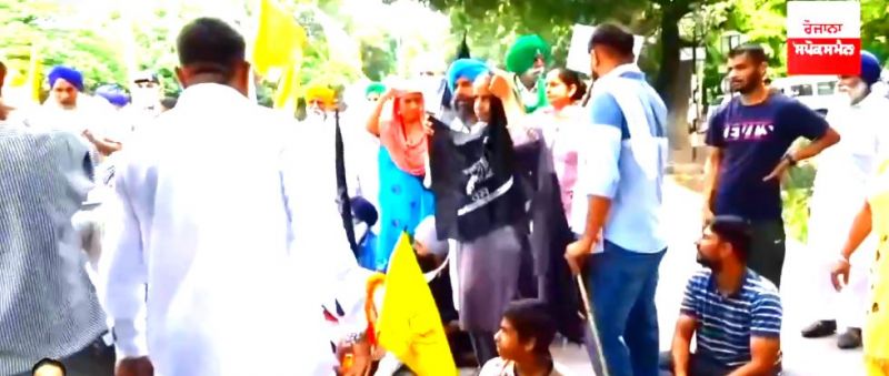 Police seal off press club in Chandigarh