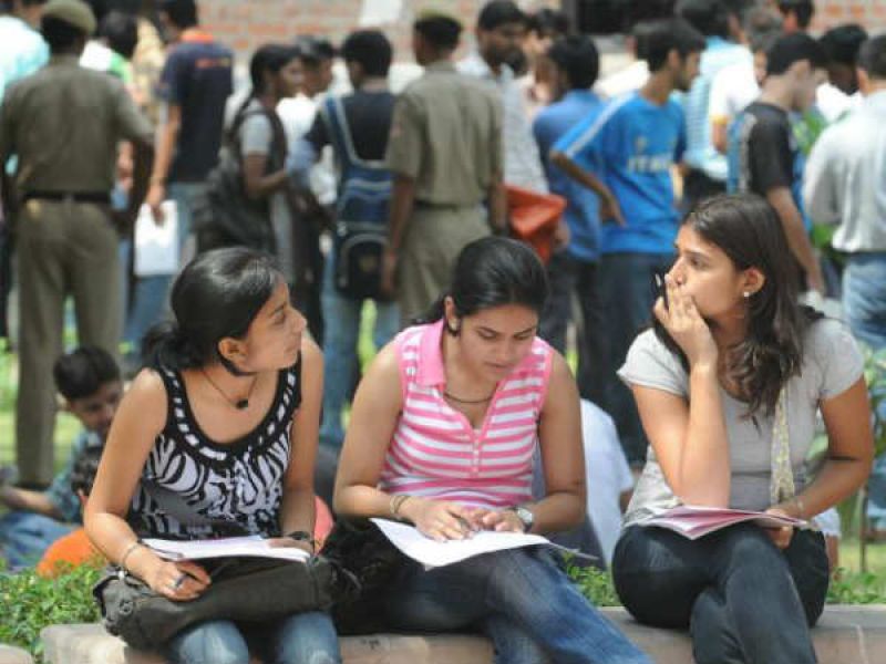 MP govt to give Rs 20000 for admission in college to female students