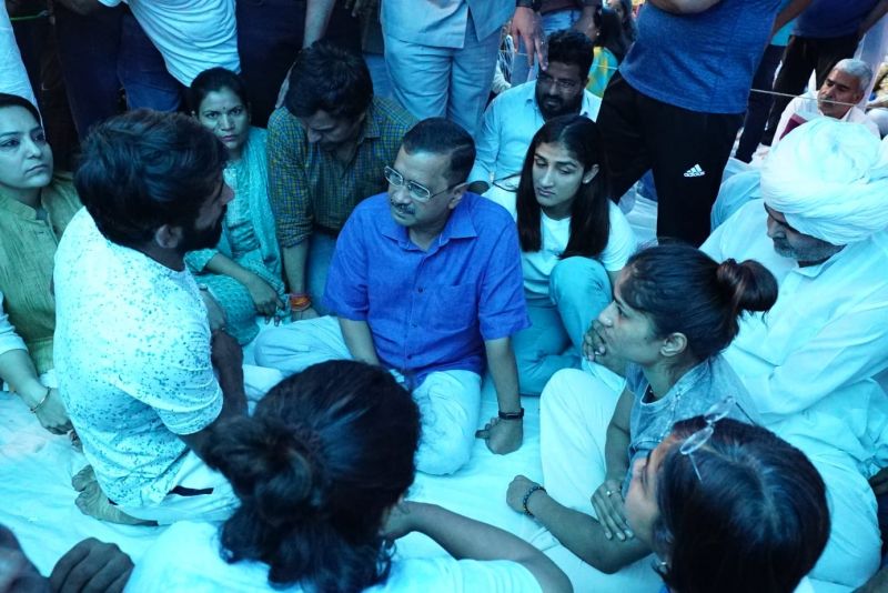 Arvind Kejriwal extends support to wrestlers