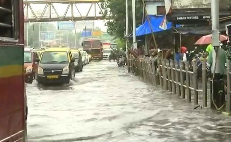 heavy rain strikes mumbai 
