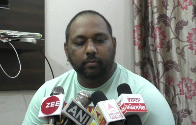 Pakistan Lahore bride waiting for wedding Indian groom