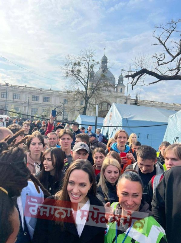Angelina Jolie arrives in Ukraine Angelina Jolie arrives in Ukraine