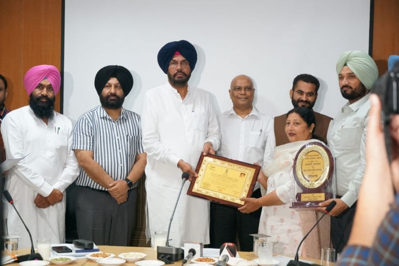  Kuldeep Dhaliwal honours 13 National Awards winning Panchayati Raj Institutions of the state