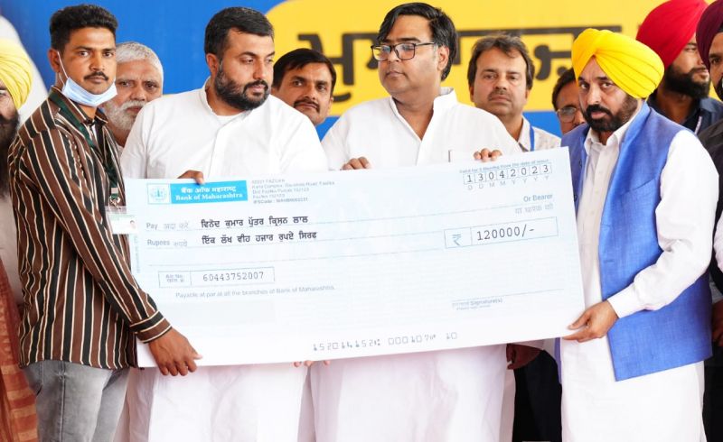 CM Bhagwant Mann hand over compensation cheques at Abohar