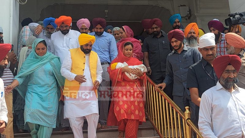 Chief Minister Bhagwant mann paid obeisance at Darbar Sahib News